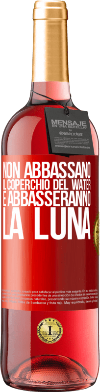 29,95 € | Vino rosato Edizione ROSÉ Non abbassano il coperchio del water e abbasseranno la luna Etichetta Rossa. Etichetta personalizzabile Vino giovane Raccogliere 2024 Tempranillo