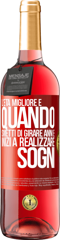 29,95 € | Vino rosato Edizione ROSÉ L'età migliore è quando smetti di girare anni e inizi a realizzare sogni Etichetta Rossa. Etichetta personalizzabile Vino giovane Raccogliere 2024 Tempranillo