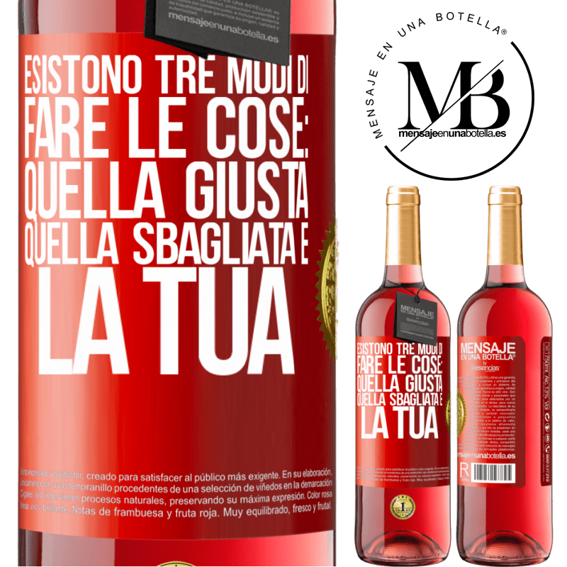 29,95 € Spedizione Gratuita | Vino rosato Edizione ROSÉ Esistono tre modi di fare le cose: quella giusta, quella sbagliata e la tua Etichetta Rossa. Etichetta personalizzabile Vino giovane Raccogliere 2024 Tempranillo