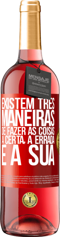 29,95 € | Vinho rosé Edição ROSÉ Existem três maneiras de fazer as coisas: a certa, a errada e a sua Etiqueta Vermelha. Etiqueta personalizável Vinho jovem Colheita 2024 Tempranillo