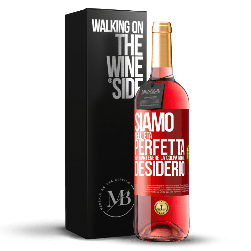 29,95 € Spedizione Gratuita | Vino rosato Edizione ROSÉ Siamo nell'età perfetta per mantenere la colpa, non il desiderio Etichetta Rossa. Etichetta personalizzabile Vino giovane Raccogliere 2024 Tempranillo