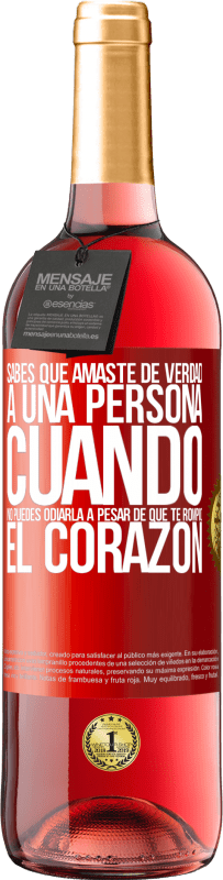 29,95 € | Vino Rosado Edición ROSÉ Sabes que amaste de verdad a una persona cuando no puedes odiarla a pesar de que te rompió el corazón Etiqueta Roja. Etiqueta personalizable Vino joven Cosecha 2024 Tempranillo