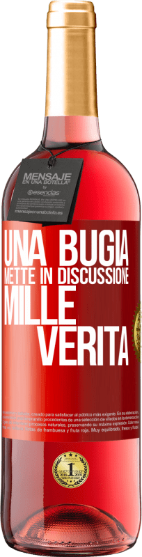 29,95 € Spedizione Gratuita | Vino rosato Edizione ROSÉ Una bugia mette in discussione mille verità Etichetta Rossa. Etichetta personalizzabile Vino giovane Raccogliere 2025 Tempranillo