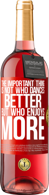 29,95 € Free Shipping | Rosé Wine ROSÉ Edition The important thing is not who dances better, but who enjoys more Red Label. Customizable label Young wine Harvest 2023 Tempranillo