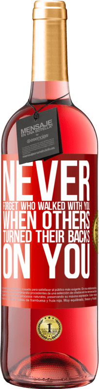 29,95 € Free Shipping | Rosé Wine ROSÉ Edition Never forget who walked with you when others turned their backs on you Red Label. Customizable label Young wine Harvest 2024 Tempranillo