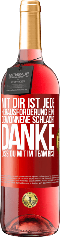 29,95 € | Roséwein ROSÉ Ausgabe Mit dir ist jede Herausforderung eine gewonnene Schlacht. Danke, dass du mit im Team bist! Rote Markierung. Anpassbares Etikett Junger Wein Ernte 2024 Tempranillo