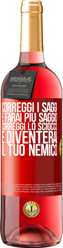 29,95 € | Vino rosato Edizione ROSÉ Correggi i saggi e farai più saggio, correggi lo sciocco e diventerai il tuo nemico Etichetta Rossa. Etichetta personalizzabile Vino giovane Raccogliere 2024 Tempranillo