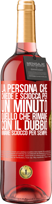 29,95 € | Vino rosato Edizione ROSÉ La persona che chiede è sciocca per un minuto. Quello che rimane con il dubbio, rimane sciocco per sempre Etichetta Rossa. Etichetta personalizzabile Vino giovane Raccogliere 2024 Tempranillo