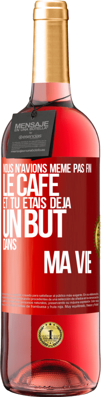 29,95 € | Vin rosé Édition ROSÉ Nous n'avions même pas fini le café et tu étais déjà un but dans ma vie Étiquette Rouge. Étiquette personnalisable Vin jeune Récolte 2025 Tempranillo