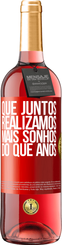 29,95 € | Vinho rosé Edição ROSÉ Que juntos realizamos mais sonhos do que anos Etiqueta Vermelha. Etiqueta personalizável Vinho jovem Colheita 2024 Tempranillo