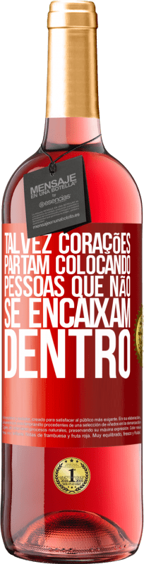 29,95 € | Vinho rosé Edição ROSÉ Talvez corações partam colocando pessoas que não se encaixam dentro Etiqueta Vermelha. Etiqueta personalizável Vinho jovem Colheita 2024 Tempranillo