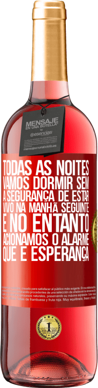 29,95 € | Vinho rosé Edição ROSÉ Todas as noites vamos dormir sem a segurança de estar vivo na manhã seguinte e, no entanto, acionamos o alarme. QUE É Etiqueta Vermelha. Etiqueta personalizável Vinho jovem Colheita 2024 Tempranillo