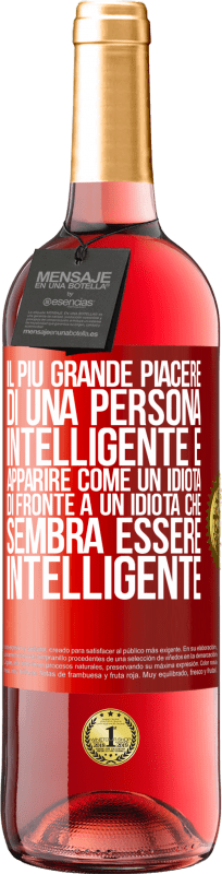 29,95 € Spedizione Gratuita | Vino rosato Edizione ROSÉ Il più grande piacere di una persona intelligente è apparire come un idiota di fronte a un idiota che sembra essere Etichetta Rossa. Etichetta personalizzabile Vino giovane Raccogliere 2025 Tempranillo