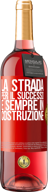 Spedizione Gratuita | Vino rosato Edizione ROSÉ La strada per il successo è sempre in costruzione Etichetta Rossa. Etichetta personalizzabile Vino giovane Raccogliere 2023 Tempranillo