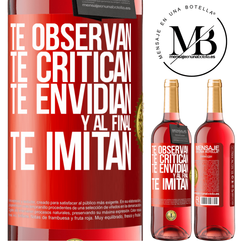 29,95 € Envío gratis | Vino Rosado Edición ROSÉ Te observan, te critican, te envidian… y al final, te imitan Etiqueta Roja. Etiqueta personalizable Vino joven Cosecha 2025 Tempranillo