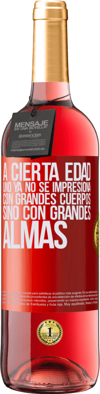29,95 € Envío gratis | Vino Rosado Edición ROSÉ A cierta edad uno ya no se impresiona con grandes cuerpos, sino con grandes almas Etiqueta Roja. Etiqueta personalizable Vino joven Cosecha 2025 Tempranillo