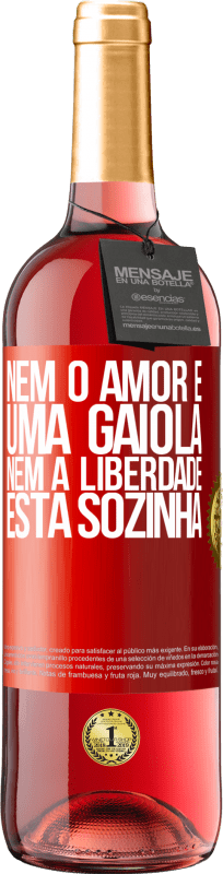 Envio grátis | Vinho rosé Edição ROSÉ Nem o amor é uma gaiola, nem a liberdade está sozinha Etiqueta Vermelha. Etiqueta personalizável Vinho jovem Colheita 2023 Tempranillo