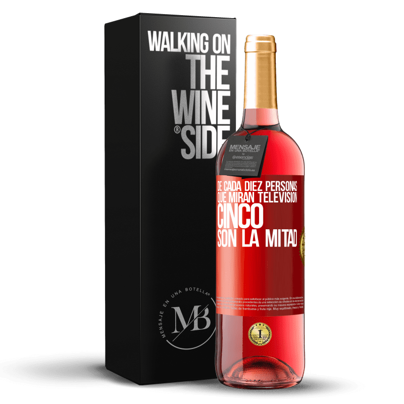 29,95 € Envío gratis | Vino Rosado Edición ROSÉ De cada diez personas que miran televisión, cinco son la mitad Etiqueta Roja. Etiqueta personalizable Vino joven Cosecha 2024 Tempranillo