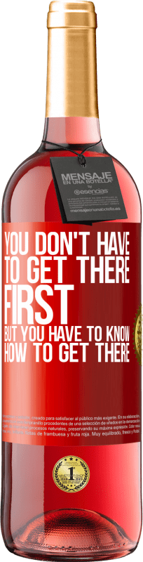 29,95 € Бесплатная доставка | Розовое вино Издание ROSÉ Вам не нужно приезжать первым, но вы должны знать, как прибыть Красная метка. Настраиваемая этикетка Молодое вино Урожай 2025 Tempranillo