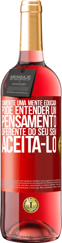 29,95 € Envio grátis | Vinho rosé Edição ROSÉ Somente uma mente educada pode entender um pensamento diferente do seu sem aceitá-lo Etiqueta Vermelha. Etiqueta personalizável Vinho jovem Colheita 2025 Tempranillo