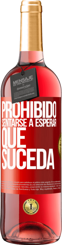 29,95 € | Vino Rosado Edición ROSÉ Prohibido sentarse a esperar que suceda Etiqueta Roja. Etiqueta personalizable Vino joven Cosecha 2024 Tempranillo