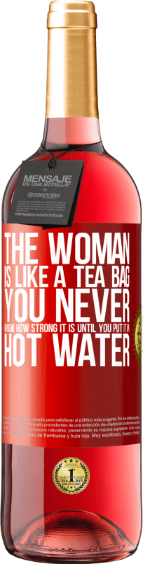 29,95 € 送料無料 | ロゼワイン ROSÉエディション 女性はティーバッグのようなものです。お湯に入れるまで、それがどれほど強いかはわからない 赤いタグ. カスタマイズ可能なラベル 若いワイン 収穫 2025 Tempranillo