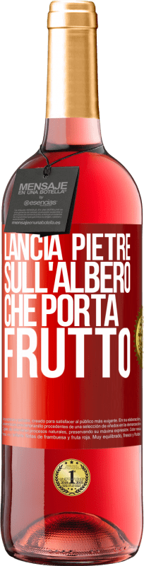 29,95 € Spedizione Gratuita | Vino rosato Edizione ROSÉ Lancia pietre sull'albero che porta frutto Etichetta Rossa. Etichetta personalizzabile Vino giovane Raccogliere 2023 Tempranillo