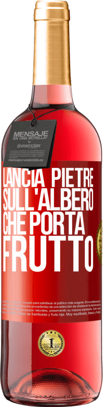 29,95 € Spedizione Gratuita | Vino rosato Edizione ROSÉ Lancia pietre sull'albero che porta frutto Etichetta Rossa. Etichetta personalizzabile Vino giovane Raccogliere 2025 Tempranillo
