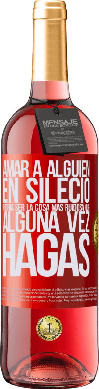 29,95 € | Vino Rosado Edición ROSÉ Amar a alguien en silecio podría ser la cosa más ruidosa que alguna vez hagas Etiqueta Roja. Etiqueta personalizable Vino joven Cosecha 2024 Tempranillo