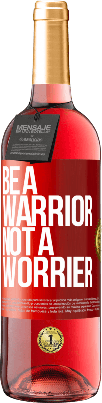 29,95 € | Vinho rosé Edição ROSÉ Be a warrior, not a worrier Etiqueta Vermelha. Etiqueta personalizável Vinho jovem Colheita 2024 Tempranillo