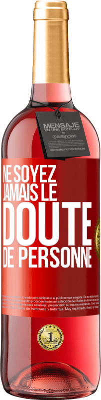 29,95 € Envoi gratuit | Vin rosé Édition ROSÉ Ne soyez jamais le doute de personne Étiquette Rouge. Étiquette personnalisable Vin jeune Récolte 2024 Tempranillo