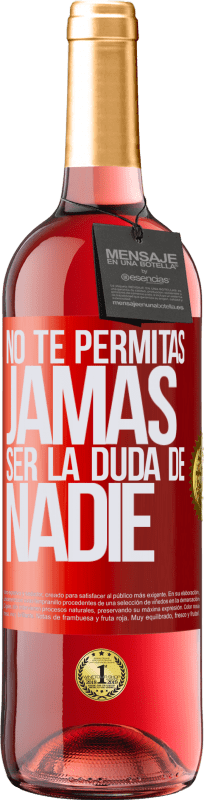 29,95 € | Vino Rosado Edición ROSÉ No te permitas, jamás, ser la duda de nadie Etiqueta Roja. Etiqueta personalizable Vino joven Cosecha 2024 Tempranillo