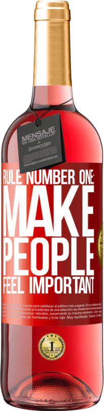 29,95 € 送料無料 | ロゼワイン ROSÉエディション ルールナンバー1：人々に重要性を感じさせる 赤いタグ. カスタマイズ可能なラベル 若いワイン 収穫 2023 Tempranillo