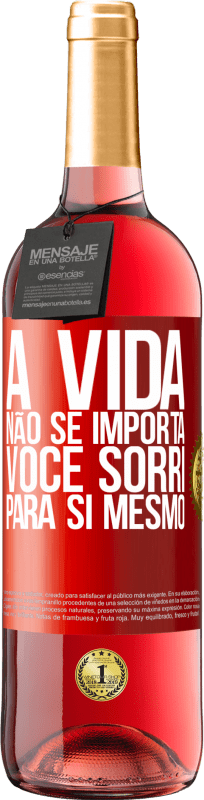 29,95 € | Vinho rosé Edição ROSÉ A vida não se importa, você sorri para si mesmo Etiqueta Vermelha. Etiqueta personalizável Vinho jovem Colheita 2024 Tempranillo