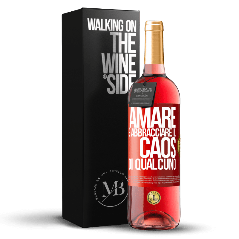 29,95 € Spedizione Gratuita | Vino rosato Edizione ROSÉ Amare è abbracciare il caos di qualcuno Etichetta Rossa. Etichetta personalizzabile Vino giovane Raccogliere 2023 Tempranillo