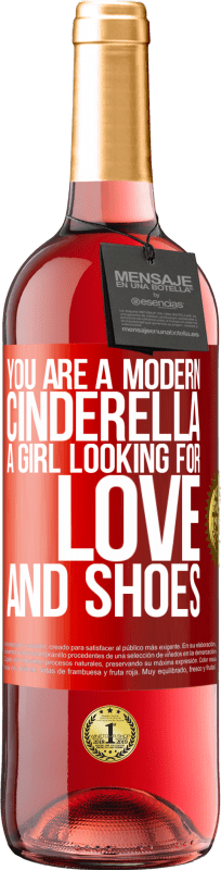 29,95 € 送料無料 | ロゼワイン ROSÉエディション あなたは現代のシンデレラ、愛と靴を探している女の子です 赤いタグ. カスタマイズ可能なラベル 若いワイン 収穫 2023 Tempranillo
