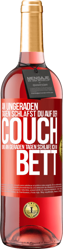 29,95 € Kostenloser Versand | Roséwein ROSÉ Ausgabe An ungeraden Tagen schläfst du auf der Couch und an geraden Tagen schlafe ich im Bett. Rote Markierung. Anpassbares Etikett Junger Wein Ernte 2025 Tempranillo