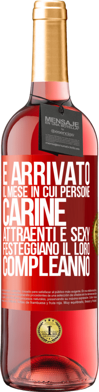 29,95 € Spedizione Gratuita | Vino rosato Edizione ROSÉ È arrivato il mese in cui persone carine, attraenti e sexy festeggiano il loro compleanno Etichetta Rossa. Etichetta personalizzabile Vino giovane Raccogliere 2024 Tempranillo