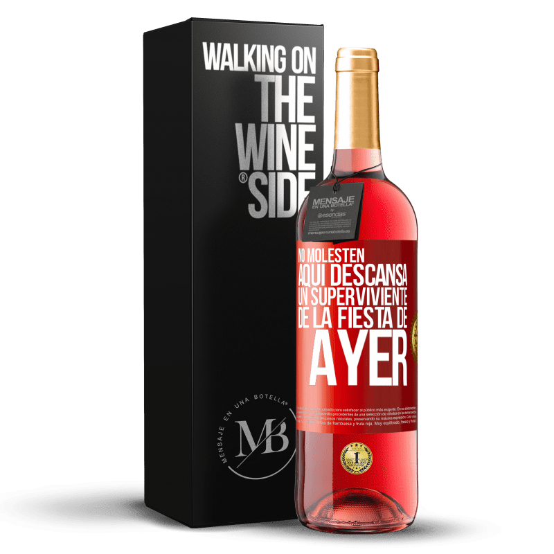 29,95 € Envío gratis | Vino Rosado Edición ROSÉ No molesten. Aquí descansa un superviviente de la fiesta de ayer Etiqueta Roja. Etiqueta personalizable Vino joven Cosecha 2024 Tempranillo