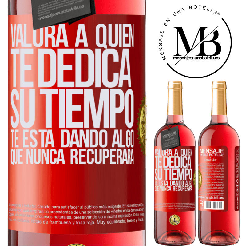 29,95 € Envío gratis | Vino Rosado Edición ROSÉ Valora a quien te dedica su tiempo. Te está dando algo que nunca recuperará Etiqueta Roja. Etiqueta personalizable Vino joven Cosecha 2023 Tempranillo