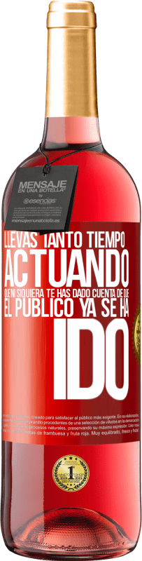 29,95 € | Vino Rosado Edición ROSÉ Llevas tanto tiempo actuando que ni siquiera te has dado cuenta de que el público ya se ha ido Etiqueta Roja. Etiqueta personalizable Vino joven Cosecha 2024 Tempranillo