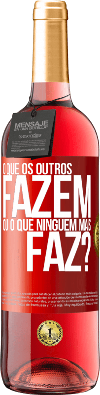 29,95 € | Vinho rosé Edição ROSÉ O que os outros fazem ou o que ninguém mais faz? Etiqueta Vermelha. Etiqueta personalizável Vinho jovem Colheita 2025 Tempranillo