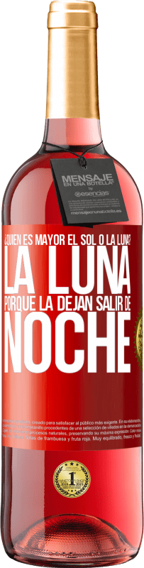 29,95 € Envío gratis | Vino Rosado Edición ROSÉ ¿Quién es mayor el sol o la luna? La luna, porque la dejan salir de noche Etiqueta Roja. Etiqueta personalizable Vino joven Cosecha 2024 Tempranillo