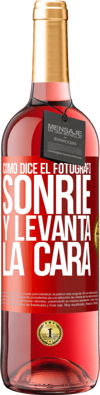 29,95 € Envío gratis | Vino Rosado Edición ROSÉ Como dice el fotógrafo, sonríe y levanta la cara Etiqueta Roja. Etiqueta personalizable Vino joven Cosecha 2023 Tempranillo