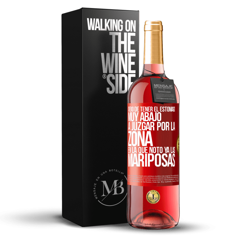 29,95 € Envío gratis | Vino Rosado Edición ROSÉ Debo de tener el estómago muy abajo a juzgar por la zona en la que noto ya las mariposas Etiqueta Roja. Etiqueta personalizable Vino joven Cosecha 2023 Tempranillo