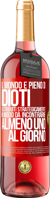 Spedizione Gratuita | Vino rosato Edizione ROSÉ Il mondo è pieno di idioti distribuiti strategicamente in modo da incontrarne almeno uno al giorno Etichetta Rossa. Etichetta personalizzabile Vino giovane Raccogliere 2023 Tempranillo