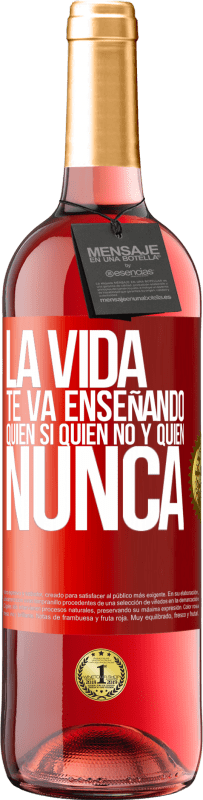 Envío gratis | Vino Rosado Edición ROSÉ La vida te va enseñando quién sí, quién no y quién nunca Etiqueta Roja. Etiqueta personalizable Vino joven Cosecha 2023 Tempranillo