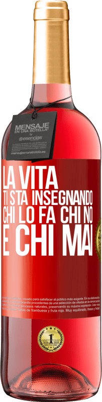 Spedizione Gratuita | Vino rosato Edizione ROSÉ La vita ti sta insegnando chi lo fa, chi no e chi mai Etichetta Rossa. Etichetta personalizzabile Vino giovane Raccogliere 2023 Tempranillo