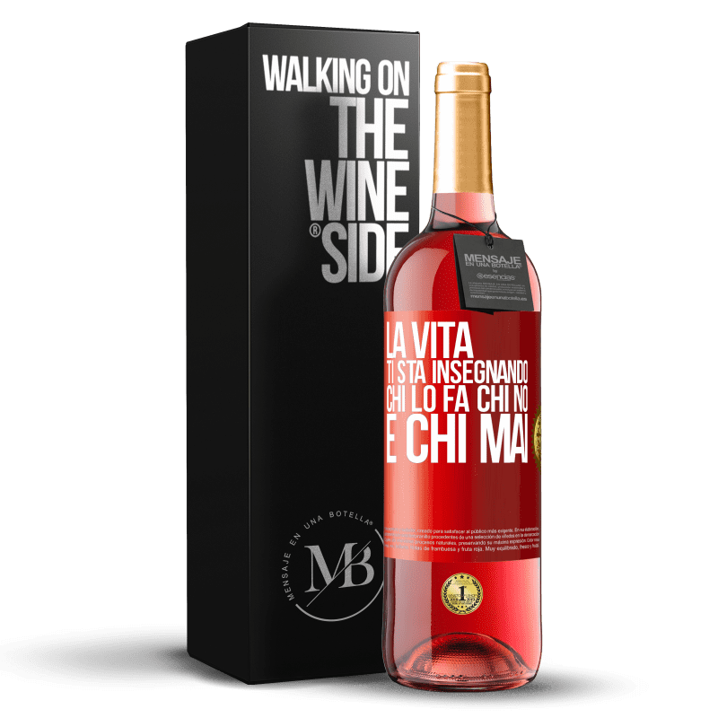 29,95 € Spedizione Gratuita | Vino rosato Edizione ROSÉ La vita ti sta insegnando chi lo fa, chi no e chi mai Etichetta Rossa. Etichetta personalizzabile Vino giovane Raccogliere 2023 Tempranillo