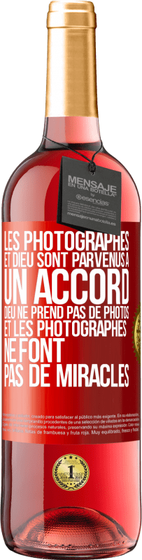 Envoi gratuit | Vin rosé Édition ROSÉ Les photographes et Dieu sont parvenus à un accord. Dieu ne prend pas de photos et les photographes ne font pas de miracles Étiquette Rouge. Étiquette personnalisable Vin jeune Récolte 2023 Tempranillo